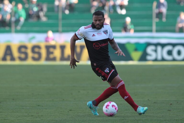 Interesse do Fluminense em Reinaldo aumenta