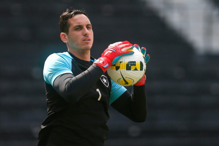 Goleiro Gatito Fernández comenta negociação para renovar com o Botafogo