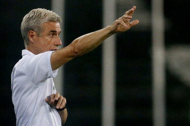 Luís Castro não desiste de colocar o Botafogo na Libertadores: “Seguir lutando”