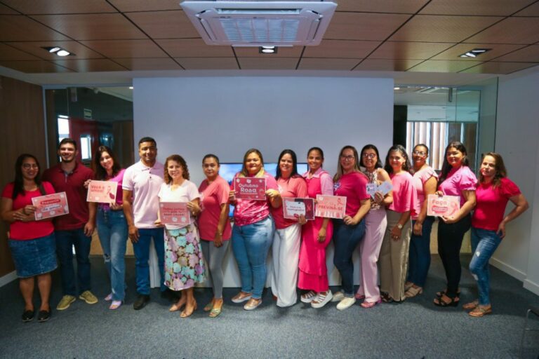 Outubro Rosa: servidores da Unidade de Saúde do Três recebem orientações sobre combate ao câncer de mama