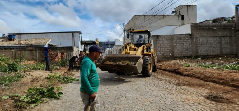 PMBSF realiza mutirão de retirada de entulhos e lixo em bairros da sede nesta terça-feira, 18