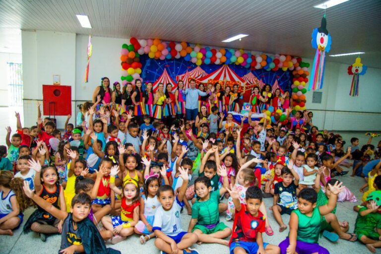 Prefeito Bruno Marianelli prestigia programação de Dia das Crianças em escolas de Linhares   		