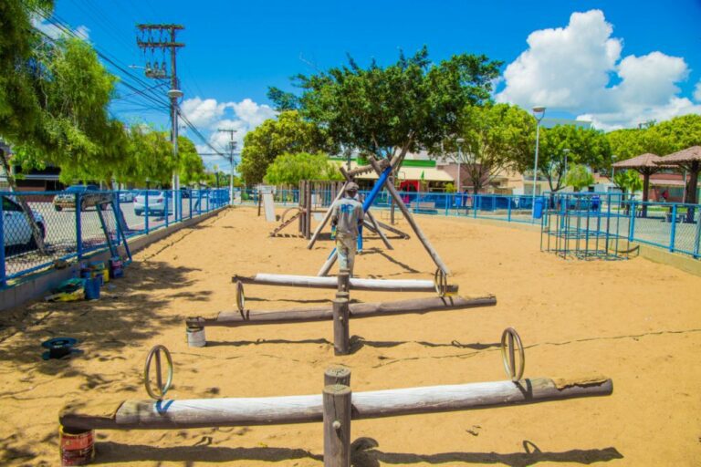 Prefeitura substitui brinquedos danificados por ações de vandalismo na praça do bairro Conceição