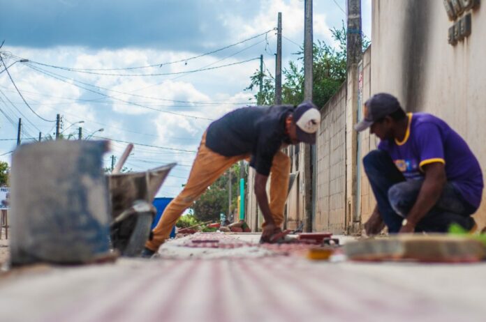 Proprietários de imóveis são responsáveis pela conservação de calçadas e demais equipamentos