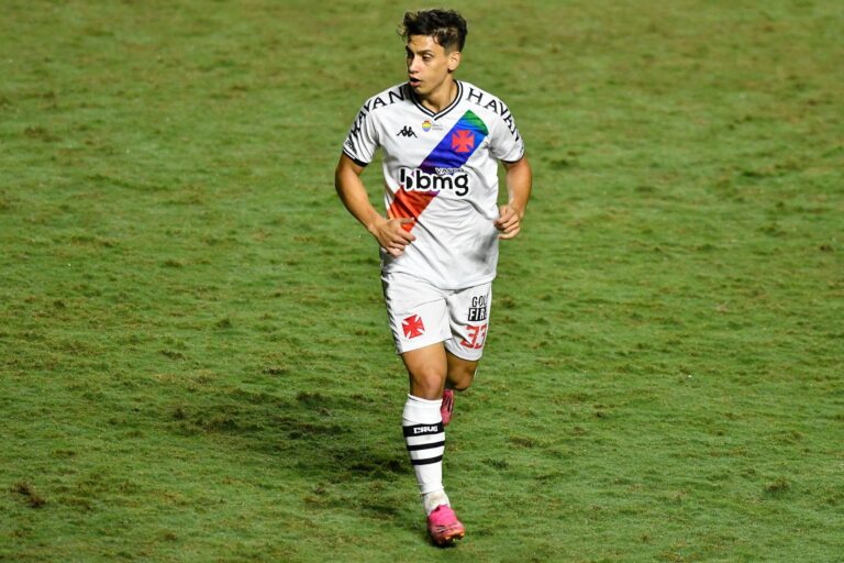 Sarrafiore, do Vasco, comemora retorno aos gramados: “Difícil explicar em palavras”