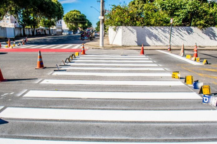 Secretaria de Segurança Pública reforça sinalização vertical no bairro Interlagos   		