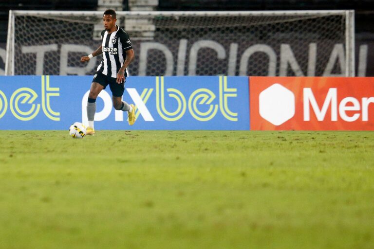 Tchê Tchê lamenta derrota do Botafogo para o Internacional