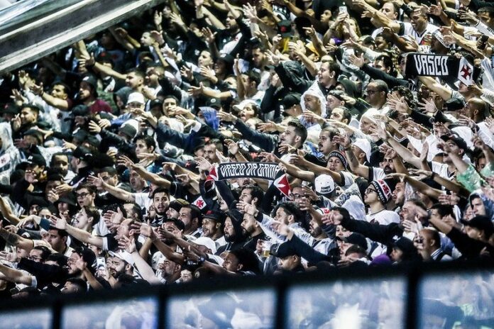 Torcida do Vasco esgota ingressos para duelo contra o Novorizontino pela Série B