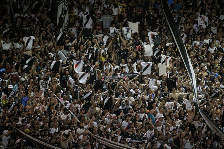 Torcida do Vasco esgota ingressos para duelo contra o Sampaio Corrêa