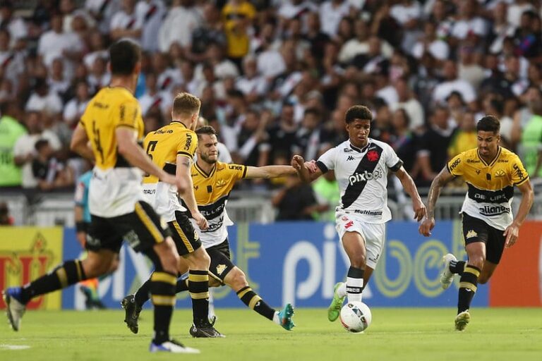 Vasco vira contra o Criciúma e fica mais perto de garantir volta à Serie A do Brasileirão