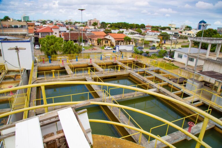 Rompimento de adutora na BR 101 pode afetar abastecimento de água em quatro bairros de Linhares