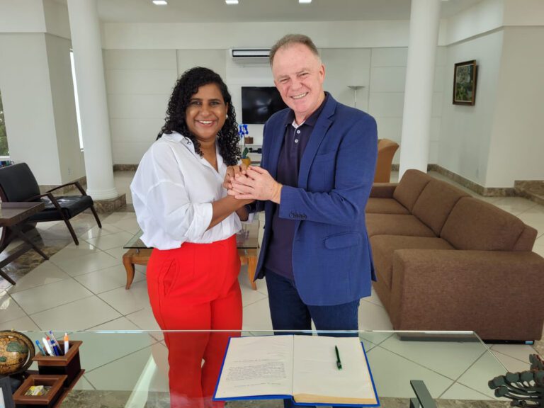 Casagrande transfere cargo para vice-governadora Jacqueline Moraes