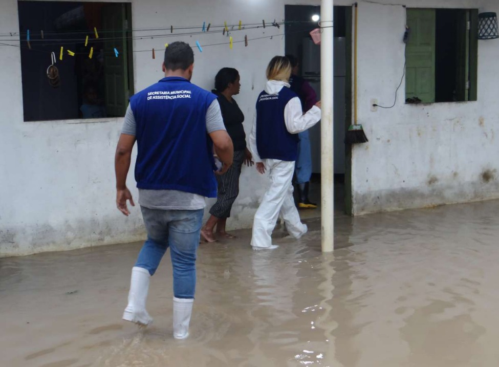 EM 24 HORAS, CHUVA PARA QUASE UM MÊS EM SÃO MATEUS: PREFEITURA INTENSIFICA AÇÕES EMERGENCIAIS