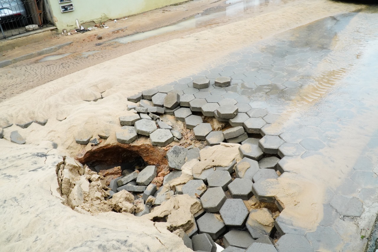EM 24 HORAS, CHUVA PARA QUASE UM MÊS EM SÃO MATEUS: PREFEITURA INTENSIFICA AÇÕES EMERGENCIAIS