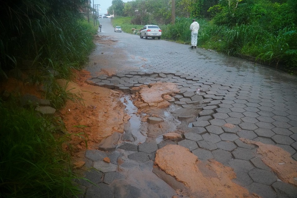 EM 24 HORAS, CHUVA PARA QUASE UM MÊS EM SÃO MATEUS: PREFEITURA INTENSIFICA AÇÕES EMERGENCIAIS