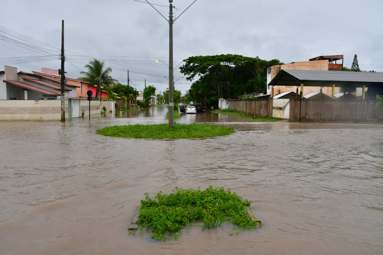 EM 24 HORAS, CHUVA PARA QUASE UM MÊS EM SÃO MATEUS: PREFEITURA INTENSIFICA AÇÕES EMERGENCIAIS