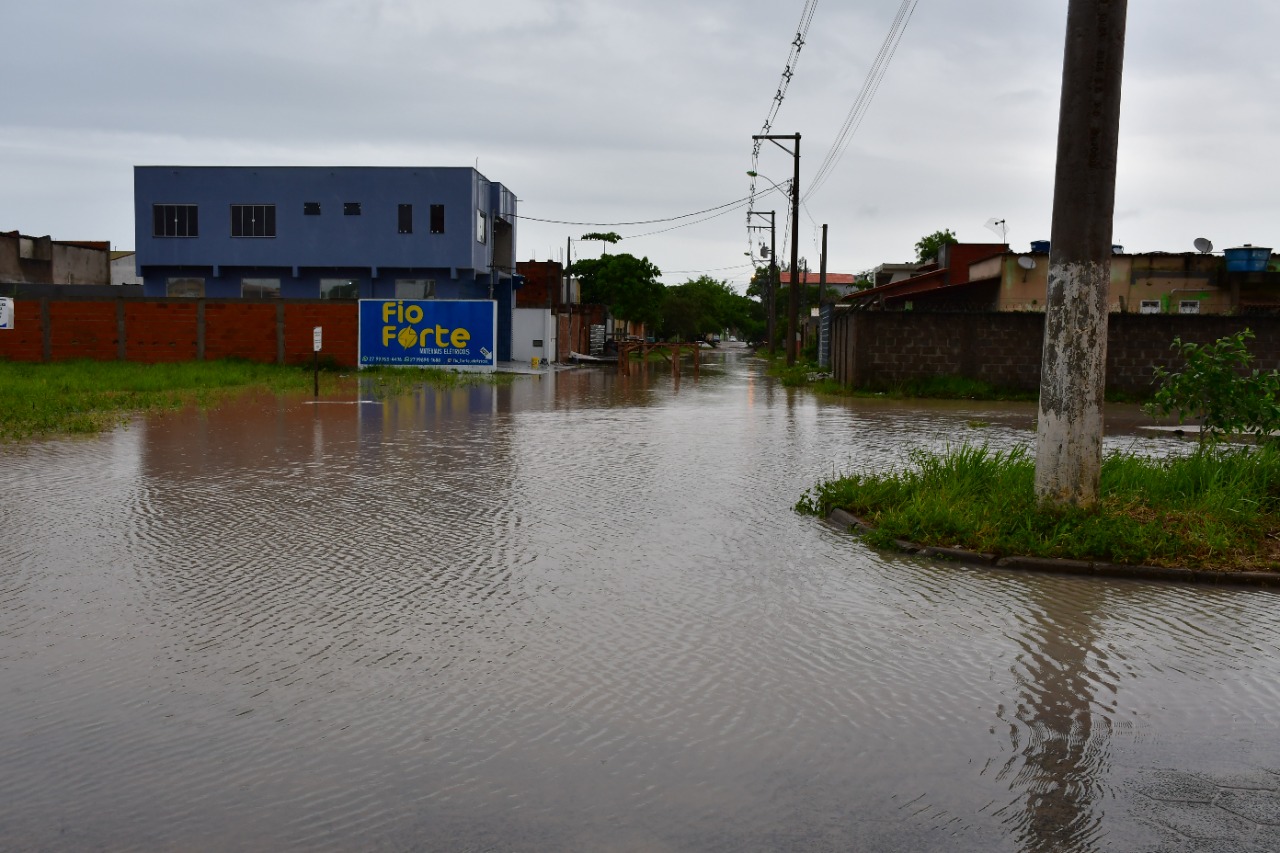 EM 24 HORAS, CHUVA PARA QUASE UM MÊS EM SÃO MATEUS: PREFEITURA INTENSIFICA AÇÕES EMERGENCIAIS