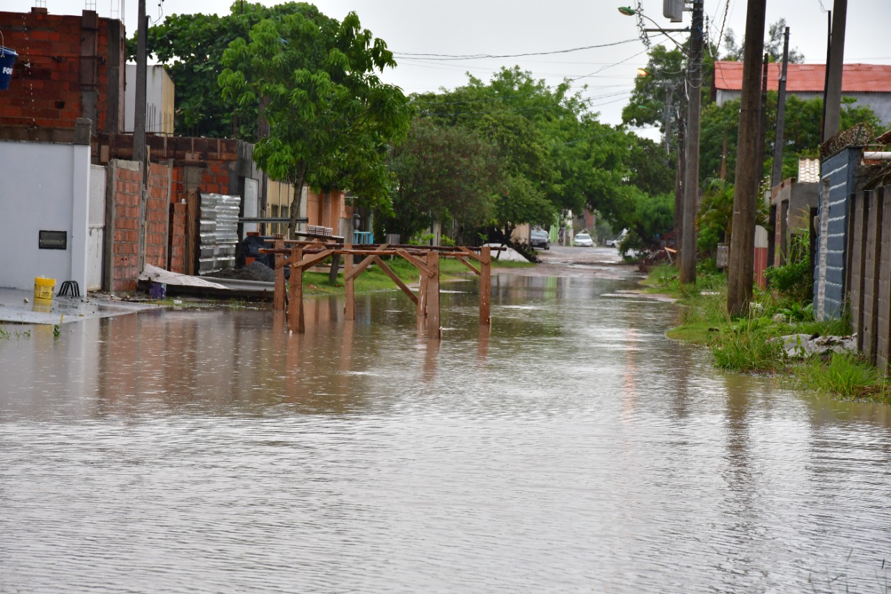 EM 24 HORAS, CHUVA PARA QUASE UM MÊS EM SÃO MATEUS: PREFEITURA INTENSIFICA AÇÕES EMERGENCIAIS