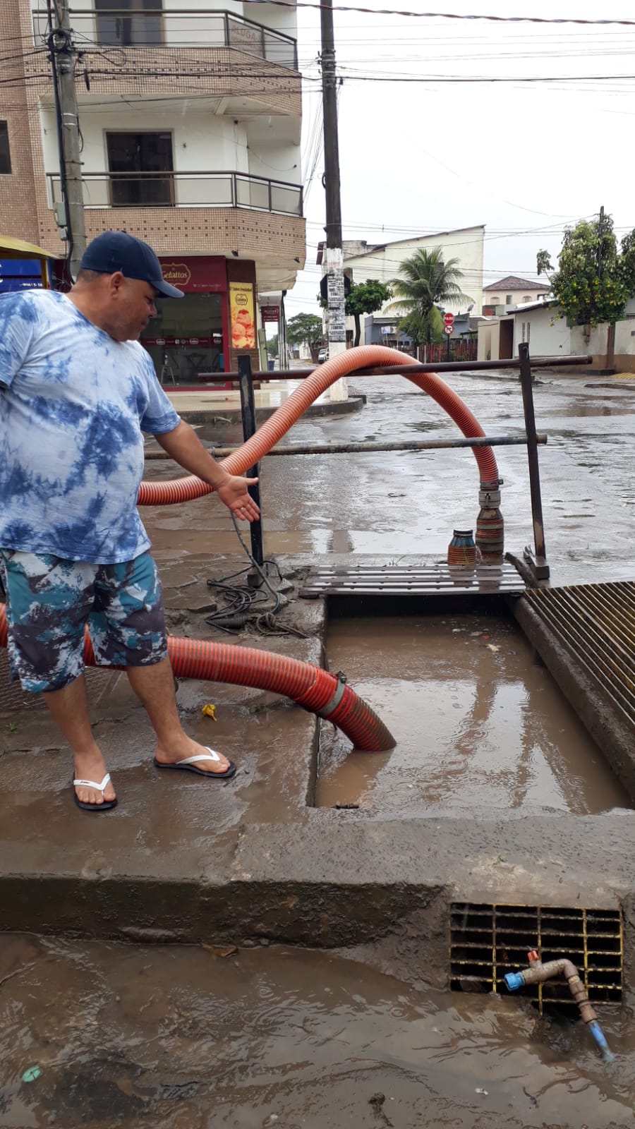 EM 24 HORAS, CHUVA PARA QUASE UM MÊS EM SÃO MATEUS: PREFEITURA INTENSIFICA AÇÕES EMERGENCIAIS