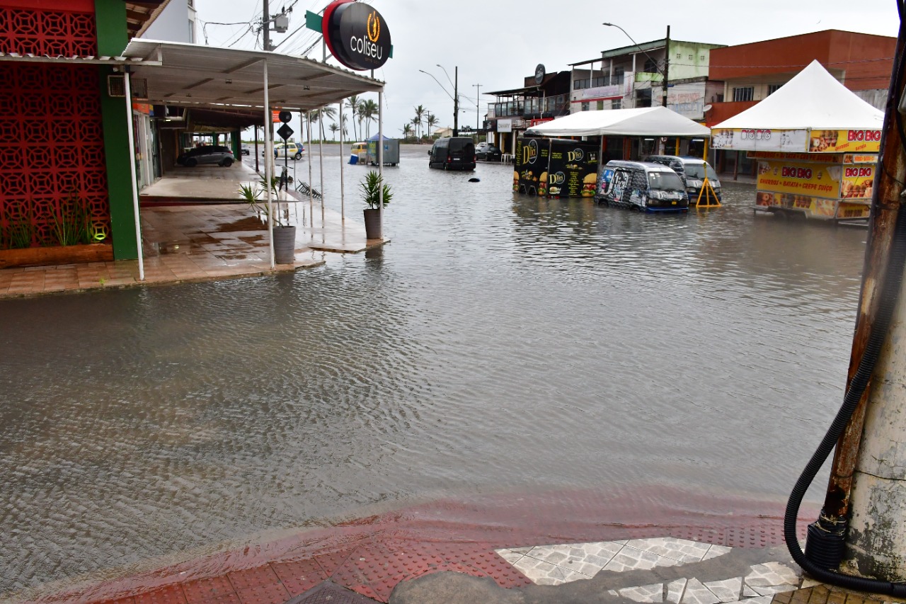 EM 24 HORAS, CHUVA PARA QUASE UM MÊS EM SÃO MATEUS: PREFEITURA INTENSIFICA AÇÕES EMERGENCIAIS
