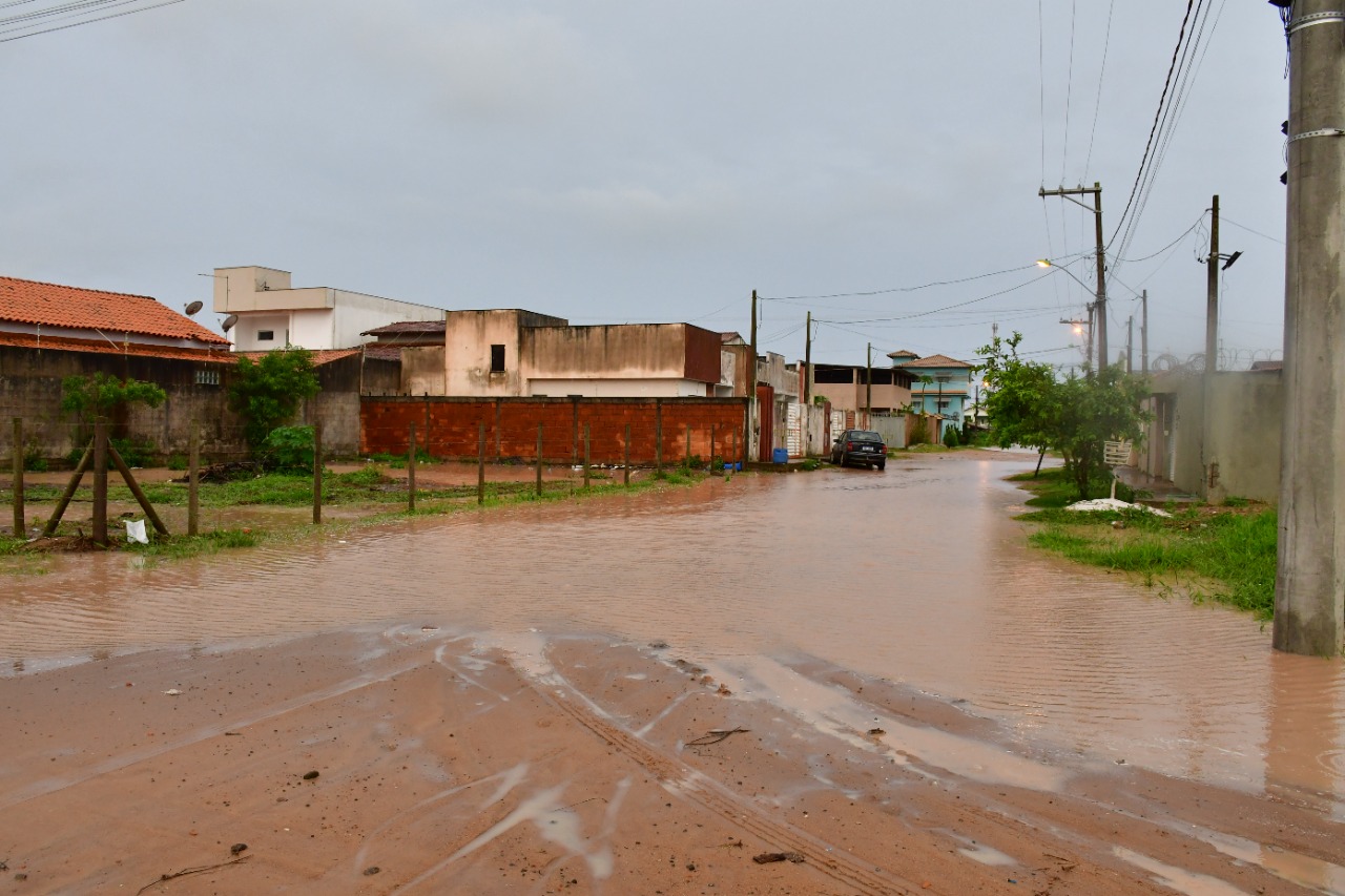 EM 24 HORAS, CHUVA PARA QUASE UM MÊS EM SÃO MATEUS: PREFEITURA INTENSIFICA AÇÕES EMERGENCIAIS