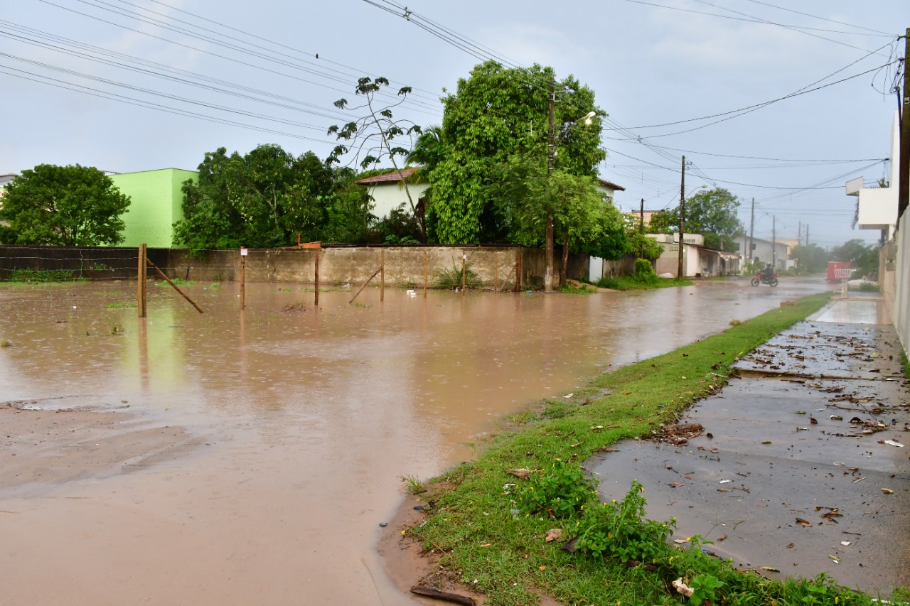 EM 24 HORAS, CHUVA PARA QUASE UM MÊS EM SÃO MATEUS: PREFEITURA INTENSIFICA AÇÕES EMERGENCIAIS