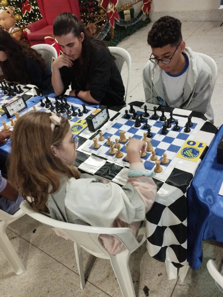 Alunos conquistam prêmios no Torneio de Xadrez de Vinhedo