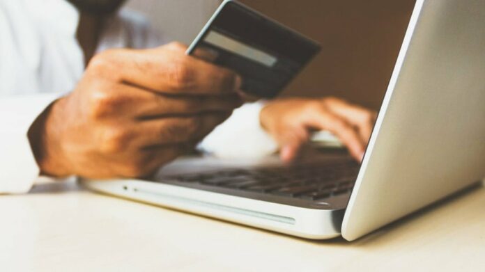 Compras online tiveram queda nesta Black Friday