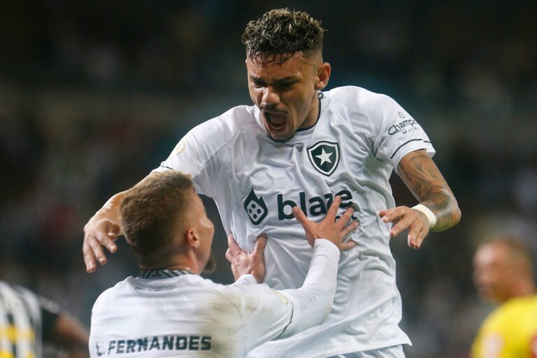 Botafogo derrota o Atlético-MG e encosta na briga pela Pré-Libertadores