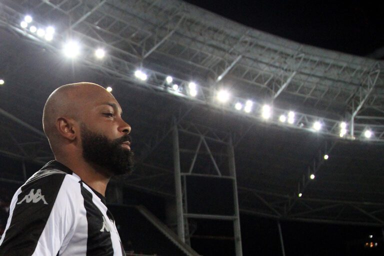 Cruzeiro decide não seguir com Chay, e meia irá retornar ao Botafogo
