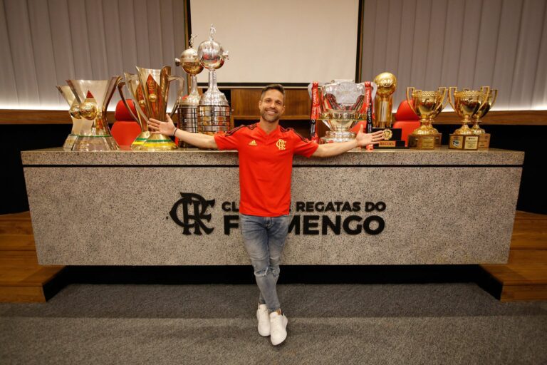 Aposentado, Diego avisa que acompanhará o Flamengo no Mundial