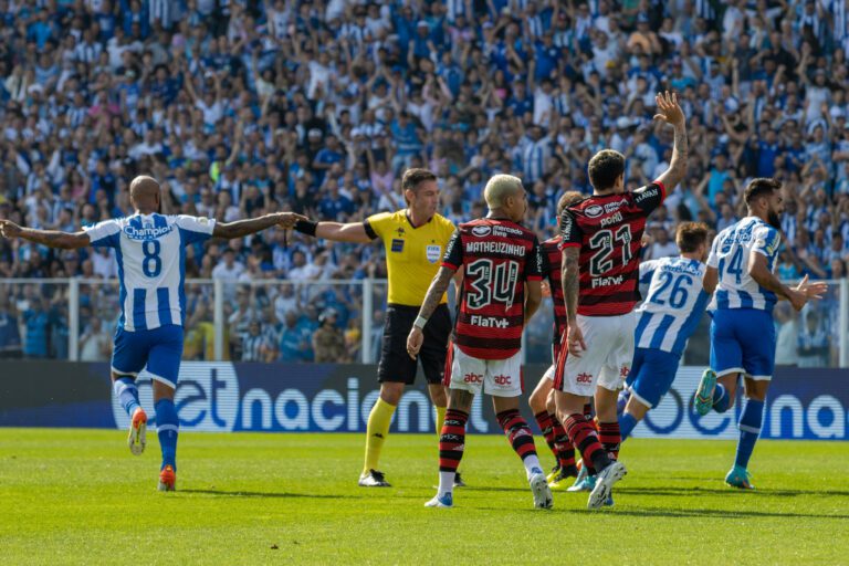 Avaí diz que não foi consultado sobre antecipação do jogo contra o Flamengo