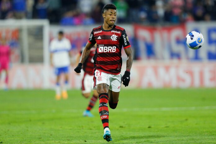 Bruno Henrique segue em tratamento de lesão no joelho pelo Flamengo