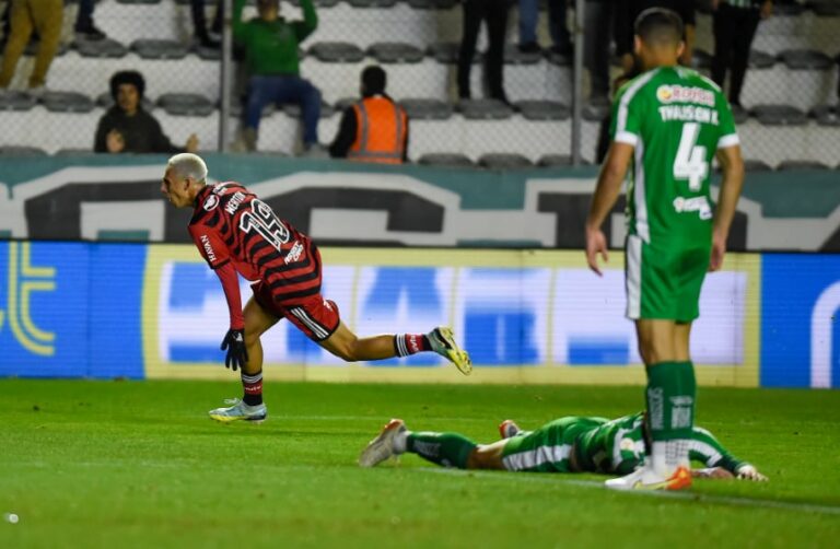 Jovem Werton vibra com primeiro gol pelo profissional do Flamengo