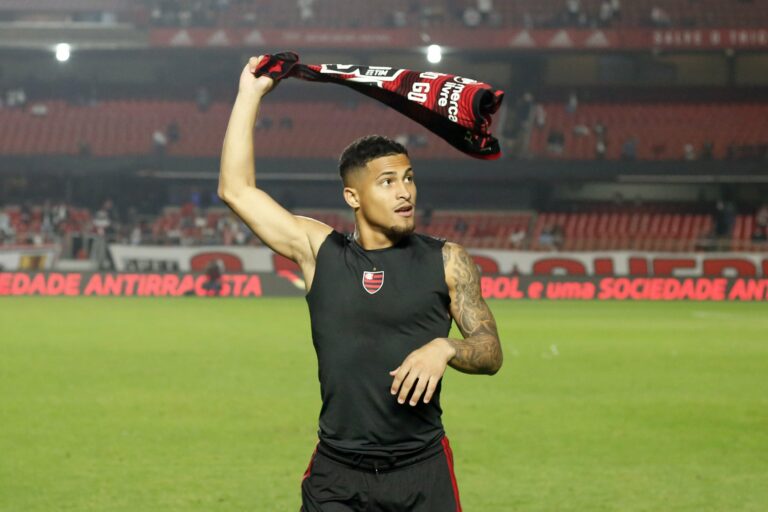 Liverpool estuda proposta pelo volante João Gomes, do Flamengo
