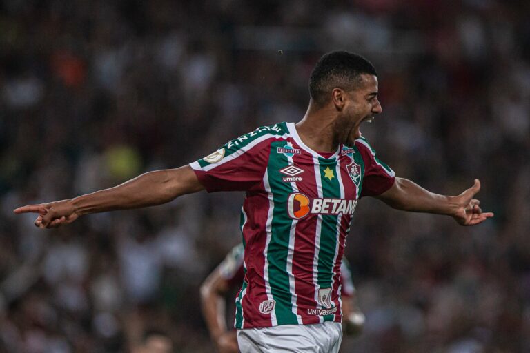 Alan exalta primeiro gol após retorno ao Fluminense