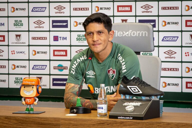 Após renovação, Cano mira títulos no Fluminense: “Espero continuar fazendo história”