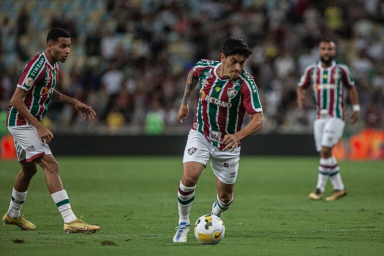 Cano marca, Fluminense bate Goiás com tranquilidade e segue na briga pela vice-liderança