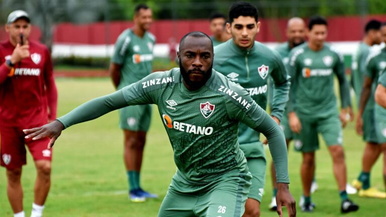 Fluminense tenta renovação de David Braz e Manoel