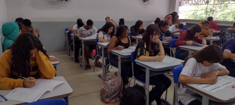 Mais de 1,2 mil Estudantes de 19 escolas de Barra de São Francisco fazem provas do Paebes