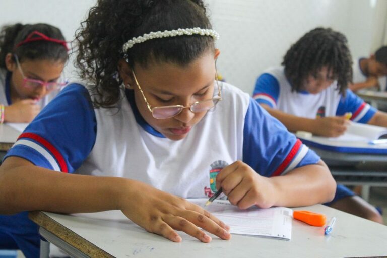 Mais de 5,8 mil alunos da rede municipal de Linhares fazem prova para avaliar aprendizagem no Ensino Fundamental   		