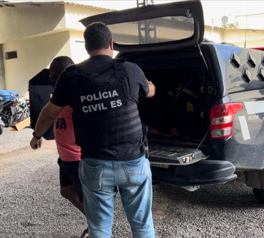 Polícia Civil apreende drogas e prende três homens durante operação policial em Linhares