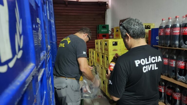 Polícia Civil apreende materiais usados para adulterar bebidas em três municípios do Estado