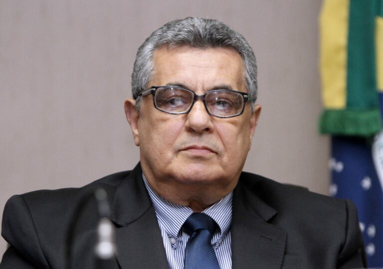 Presidente da Ferj contraria Textor e não crê em time B do Botafogo no Estadual
