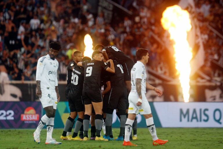 Santos é atropelado pelo Botafogo e vê sonho de ir à Libertadores chegar ao fim