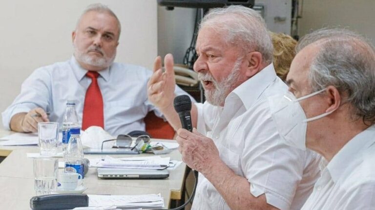Lula e o senador Jean Paul Prates em reunião