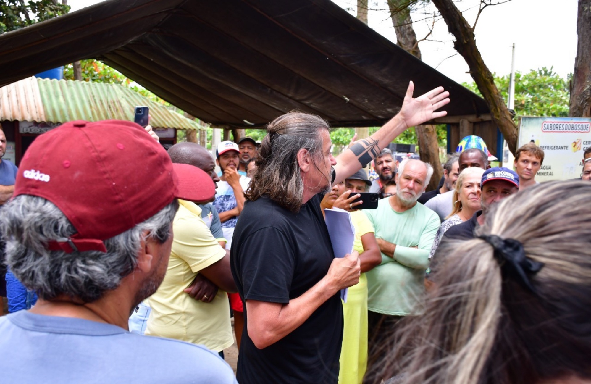 POPULAÇÃO SE MOBILIZA CONTRA DETERMINAÇÃO DO MINISTÉRIO PÚBLICO FEDERAL E DANIEL SANTANA SUSPENDE AÇÃO NA PRAIA DO BOSQUE