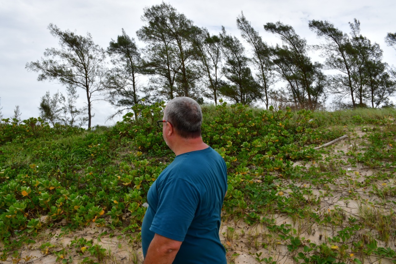 POPULAÇÃO SE MOBILIZA CONTRA DETERMINAÇÃO DO MINISTÉRIO PÚBLICO FEDERAL E DANIEL SANTANA SUSPENDE AÇÃO NA PRAIA DO BOSQUE