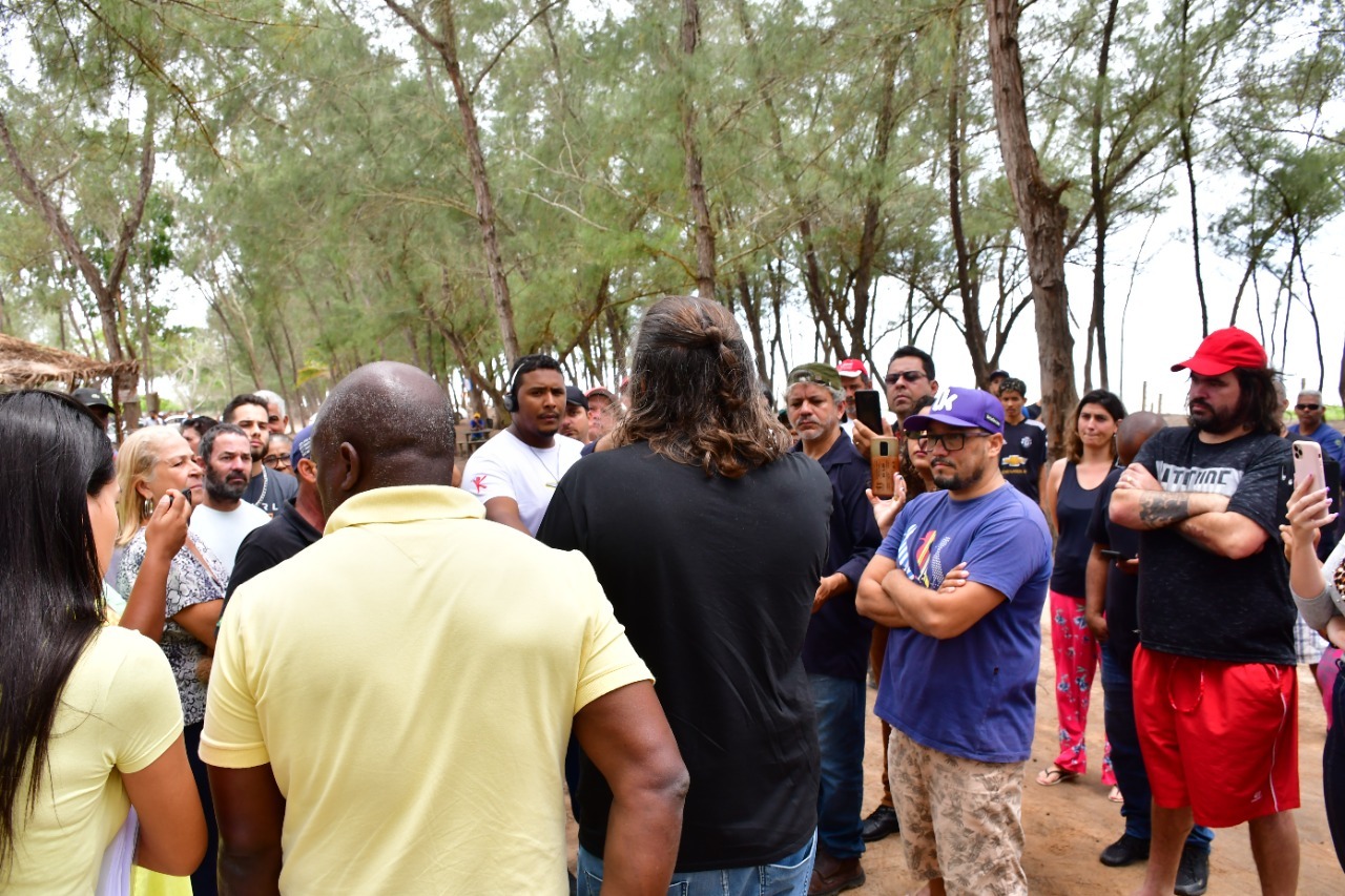 POPULAÇÃO SE MOBILIZA CONTRA DETERMINAÇÃO DO MINISTÉRIO PÚBLICO FEDERAL E DANIEL SANTANA SUSPENDE AÇÃO NA PRAIA DO BOSQUE