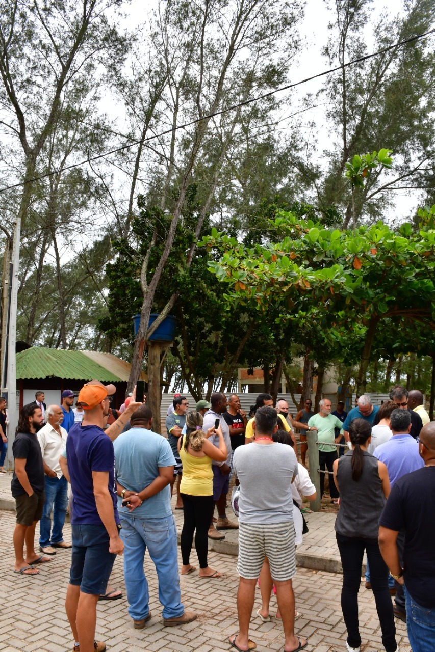 POPULAÇÃO SE MOBILIZA CONTRA DETERMINAÇÃO DO MINISTÉRIO PÚBLICO FEDERAL E DANIEL SANTANA SUSPENDE AÇÃO NA PRAIA DO BOSQUE